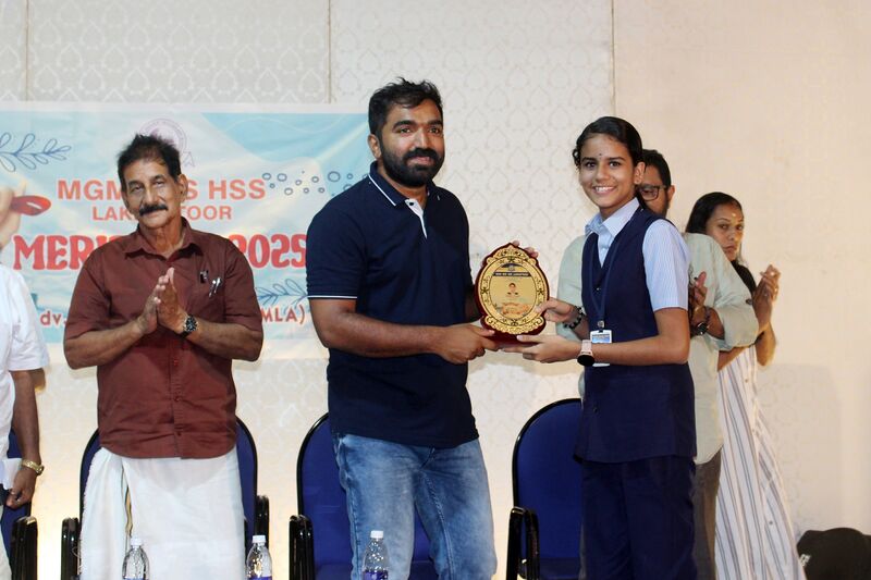 പ്രമാണം:33064 MGMLKTR MERITDAY PIC4.JPG