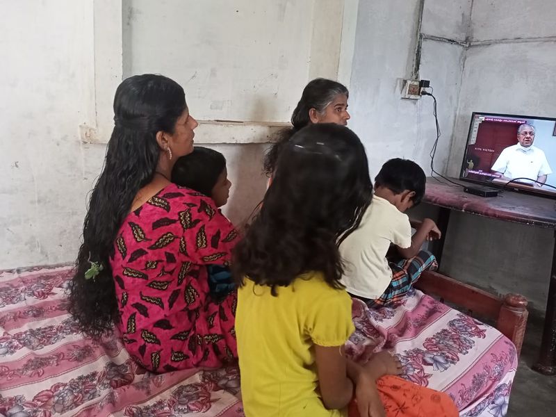 പ്രമാണം:37259 hightech stds4.jpg