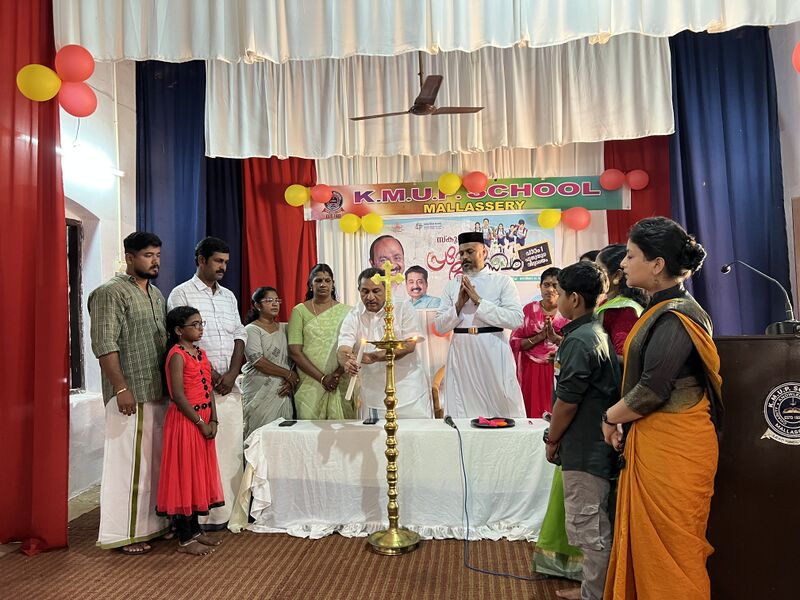 പ്രമാണം:38745-praveshanolsavam-1-.jpeg