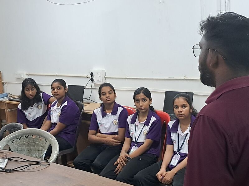 പ്രമാണം:43040-lk26-3.jpg