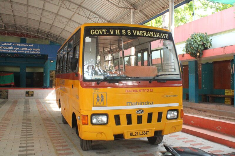 പ്രമാണം:44055 school bus1.JPG