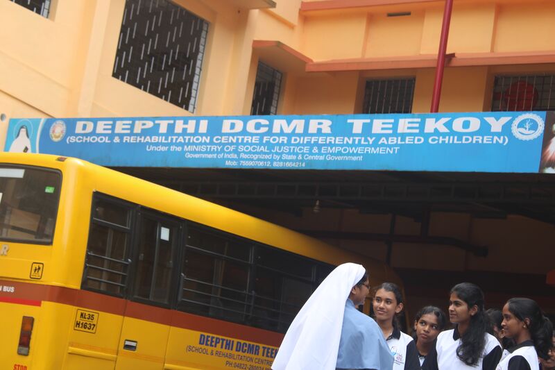 പ്രമാണം:4 kids 9200.JPG