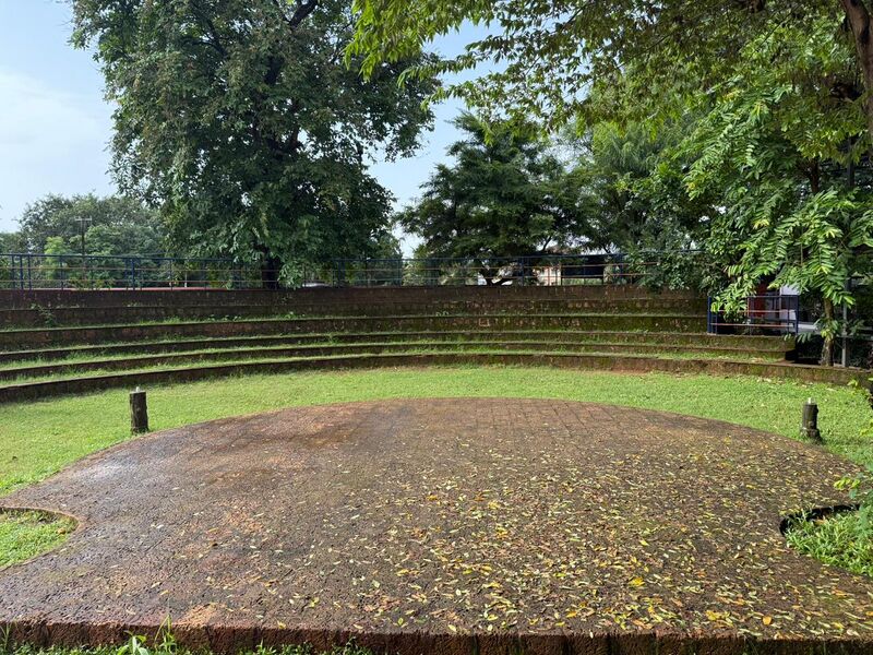 പ്രമാണം:Amphi Theatre SMS.jpg