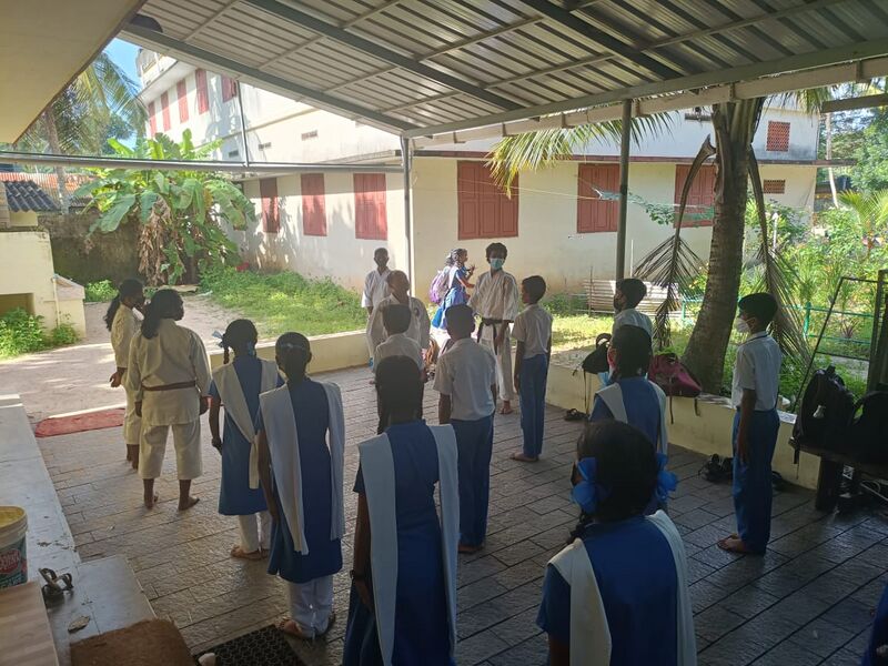 പ്രമാണം:Karate Class 35052 22 (4).jpeg