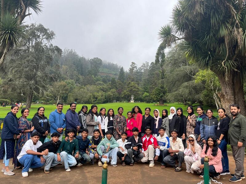 പ്രമാണം:12039 tour3.jpg