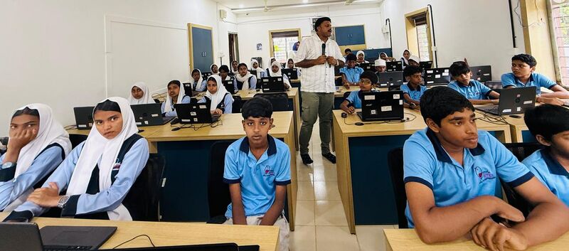 പ്രമാണം:19077 AI8.jpg