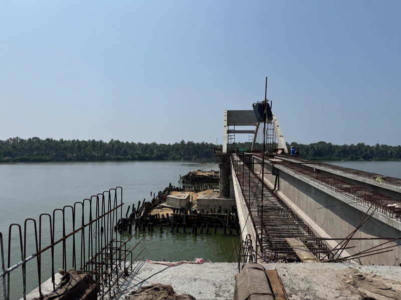 പ്രമാണം:19751-padinjarekkara paalam.jpeg