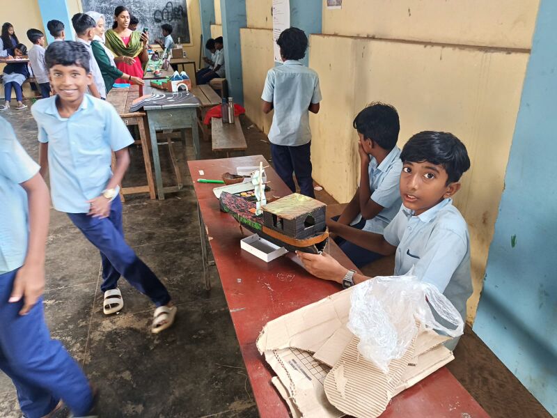 പ്രമാണം:20018 Science fair2.jpeg