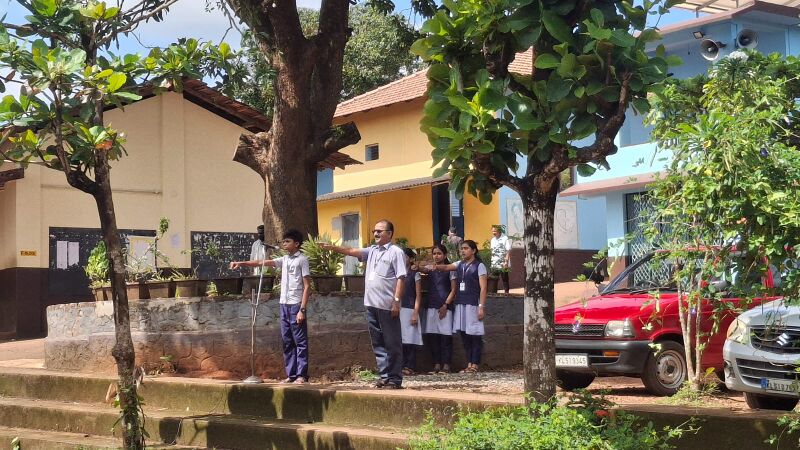 പ്രമാണം:20042 Pledge01.jpg