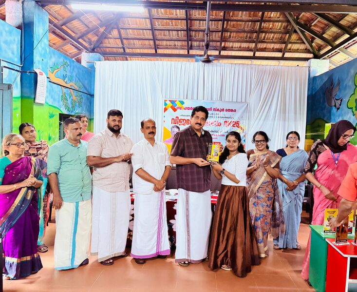 പ്രമാണം:21123 vijayothsavam2.jpeg