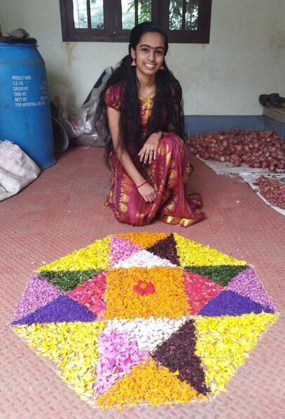 പ്രമാണം:25071 pookkalam 23.jpg
