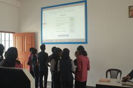 പരീക്ഷയുടെ നിർദേശങ്ങൾ വായിച്ചു മനസ്സിലാക്കുന്ന കുട്ടികൾ