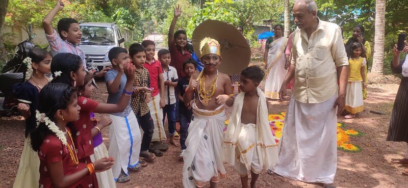 പ്രമാണം:36225 maveli vamanan.jpeg