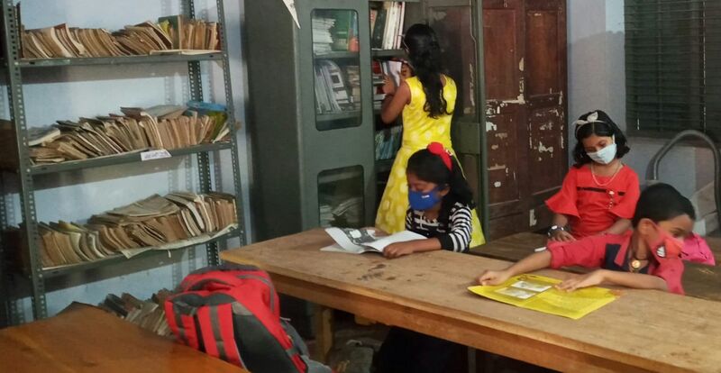 പ്രമാണം:36275 school library 2.jpg