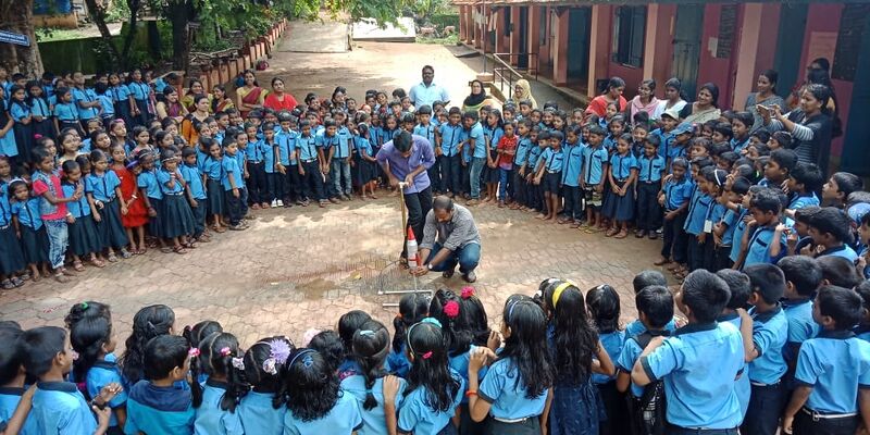 പ്രമാണം:42603 moon.jpg