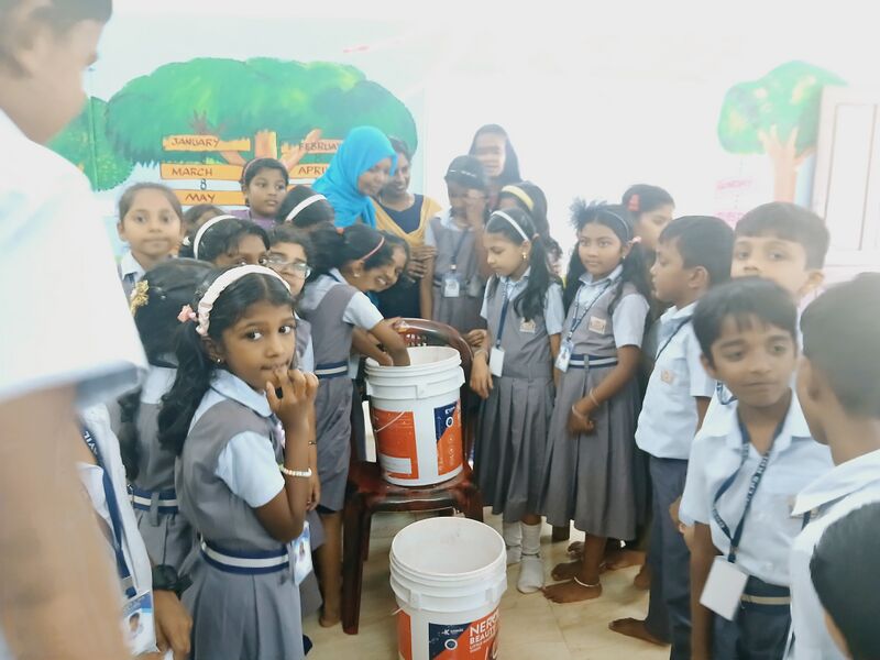 പ്രമാണം:42611 Lotion nirmanam.jpg