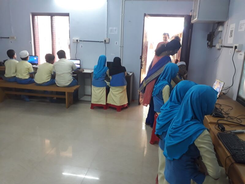 പ്രമാണം:43347 HiTech computerlab.jpg