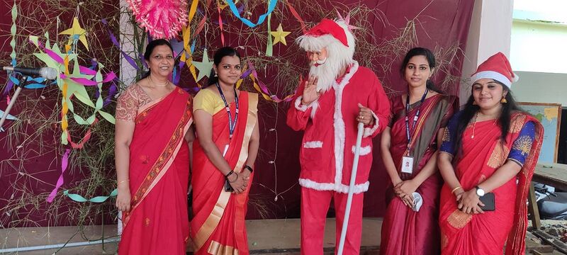 പ്രമാണം:44066xmas 7.jpg