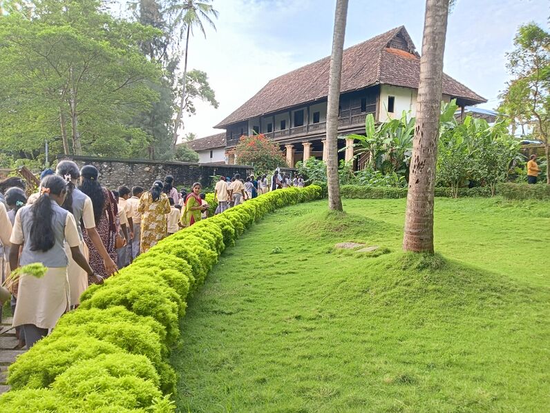 പ്രമാണം:44243 Tour25-5.jpg