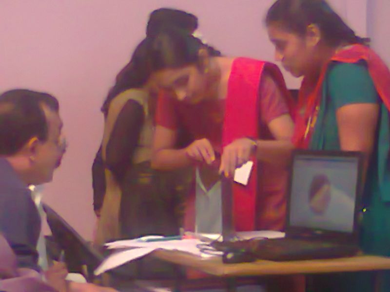 പ്രമാണം:Group Project Presentation.jpg