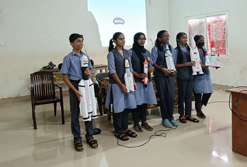 പ്രമാണം:Moon14017 1.jpg