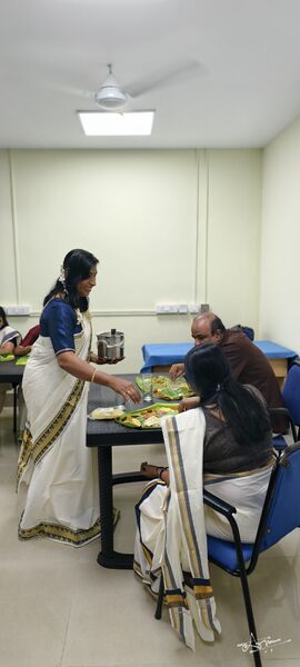 പ്രമാണം:Onam TVM13.resized.jpg