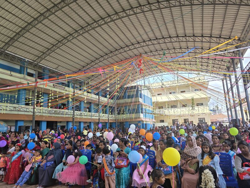 പ്രമാണം:PRAVESANOLSAVAM 1 .jpeg