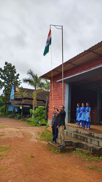 പ്രമാണം:12028-kgd-independance4.jpg