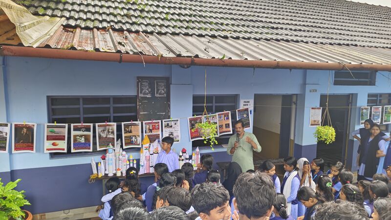 പ്രമാണം:13462 moonday (1).jpg