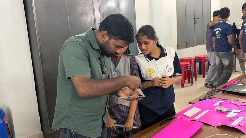 പ്രമാണം:21060 KHSS ROBO EXPO66.jpg