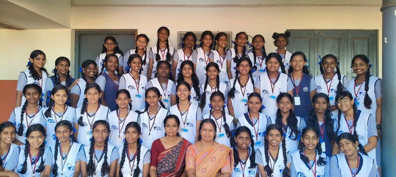 പ്രമാണം:22076 LK2025 28 batch.jpg
