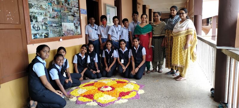 പ്രമാണം:33056 onam2022 23.jpeg