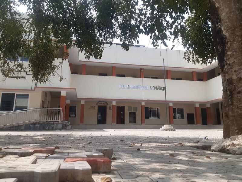 പ്രമാണം:43002 school main building.jpg
