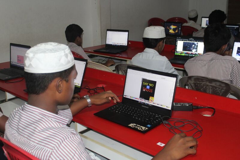 പ്രമാണം:47061 laharyposter.JPG