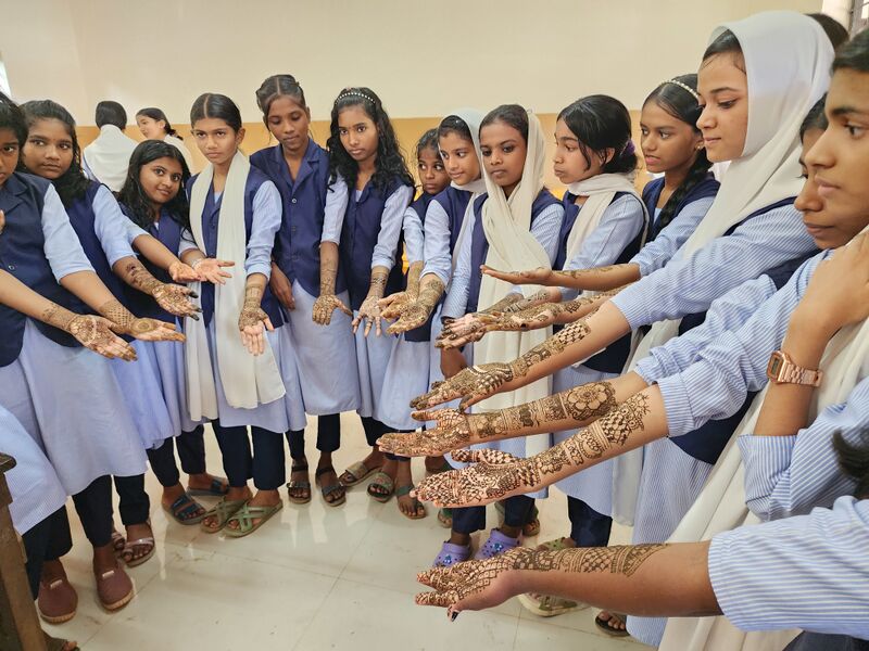 പ്രമാണം:48137 Mehandifest.jpg