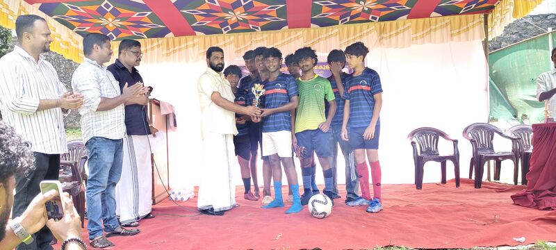 പ്രമാണം:Football winners.jpg