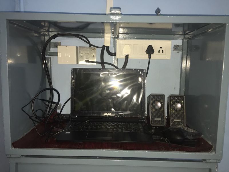 പ്രമാണം:Hi tech box.jpeg