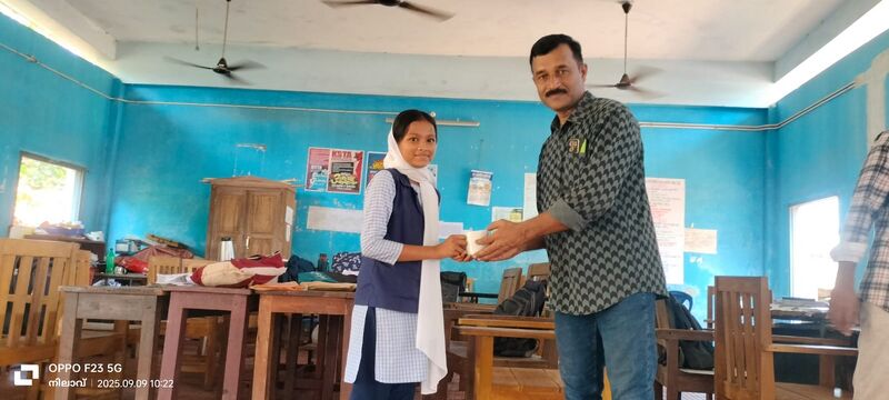 പ്രമാണം:12069 cleancampus 9.jpg