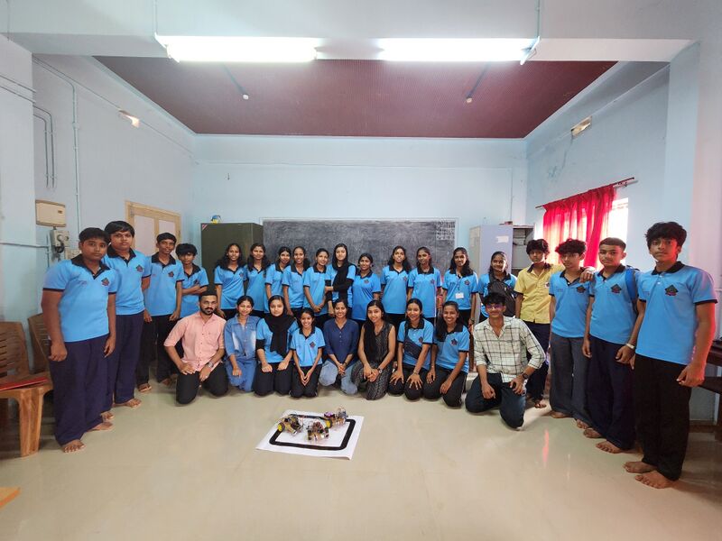 പ്രമാണം:13034 robonest3.jpg