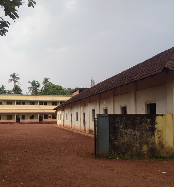 പ്രമാണം:13656-Ente Gramam-school building.jpg