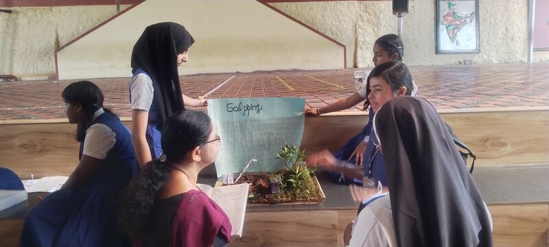 പ്രമാണം:29040-School Science Fair2025-2.jpg