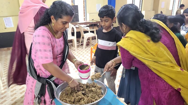 പ്രമാണം:29228 mi.jpg