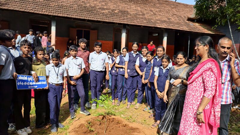 പ്രമാണം:33064 MGMLKTR ENVIORNMENT DAY PIC2.jpg