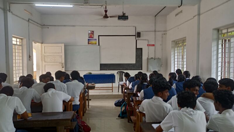 പ്രമാണം:34004 hitech classroom.jpg
