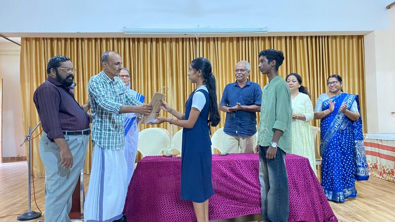 പ്രമാണം:35052 scholarship jimmy sir 4.jpg