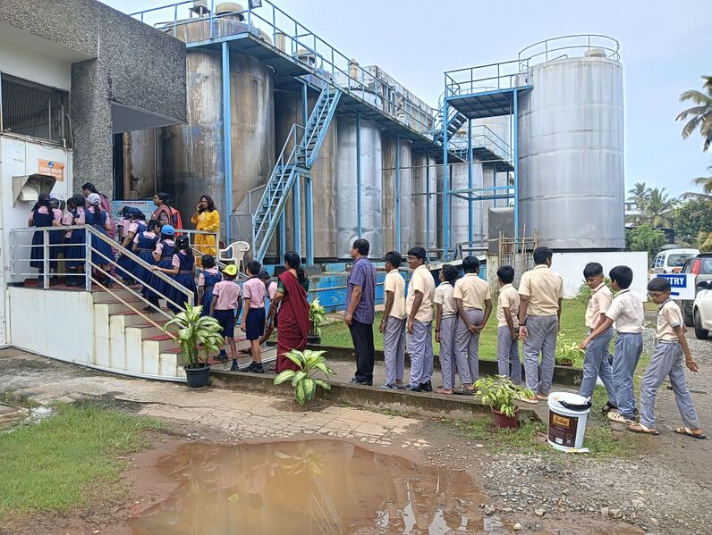 പ്രമാണം:44243 Field trip25-1.jpg