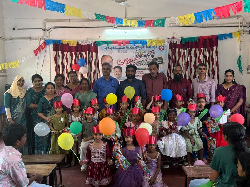 പ്രമാണം:47027-pravesanothsavam june 1.jpg