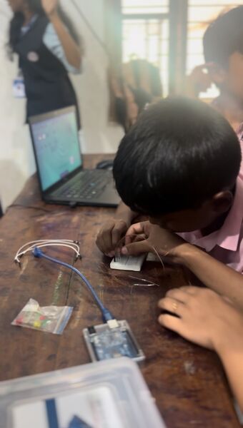 പ്രമാണം:48086 up training lk3.jpg