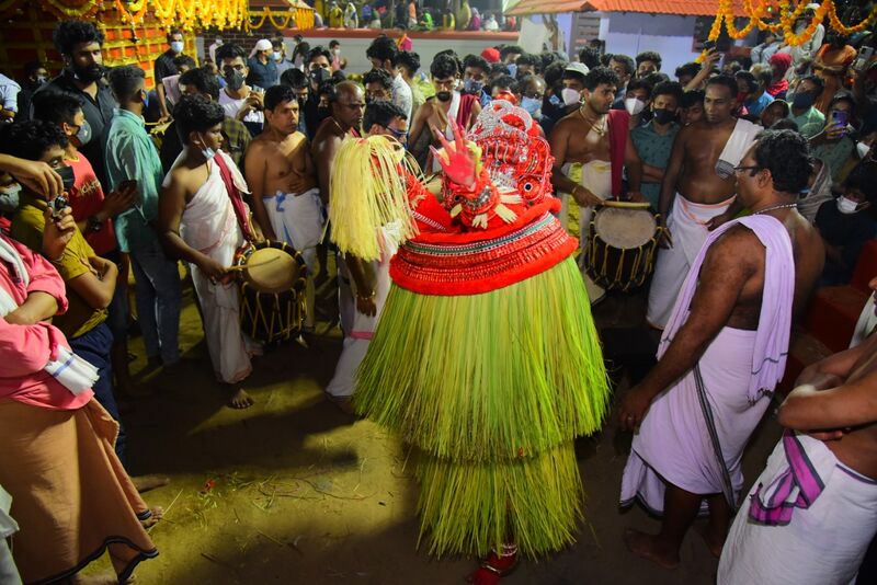 പ്രമാണം:13039 m.jpg