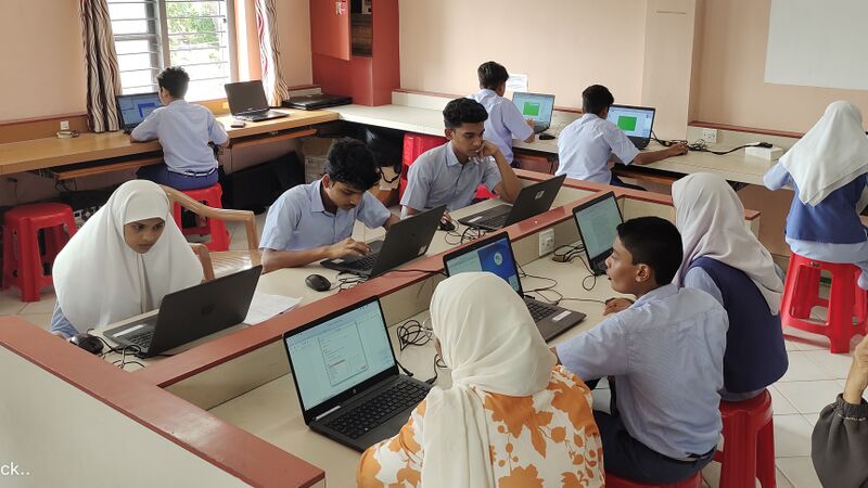 പ്രമാണം:17091 students IT lab.jpg